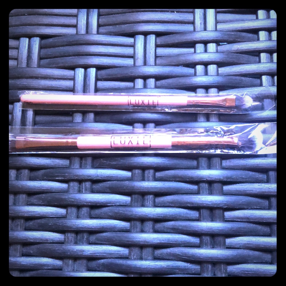 Luxie makeup brushes. Blender and shader.